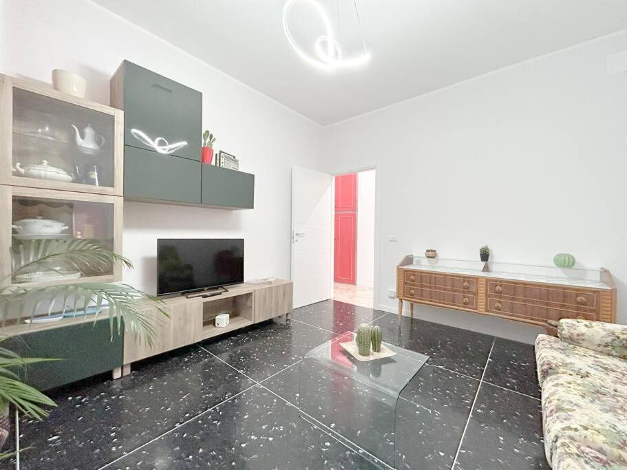 Free Parking - Elegante Casa Con Wifi -Smarttv Apartment Savona Exterior photo