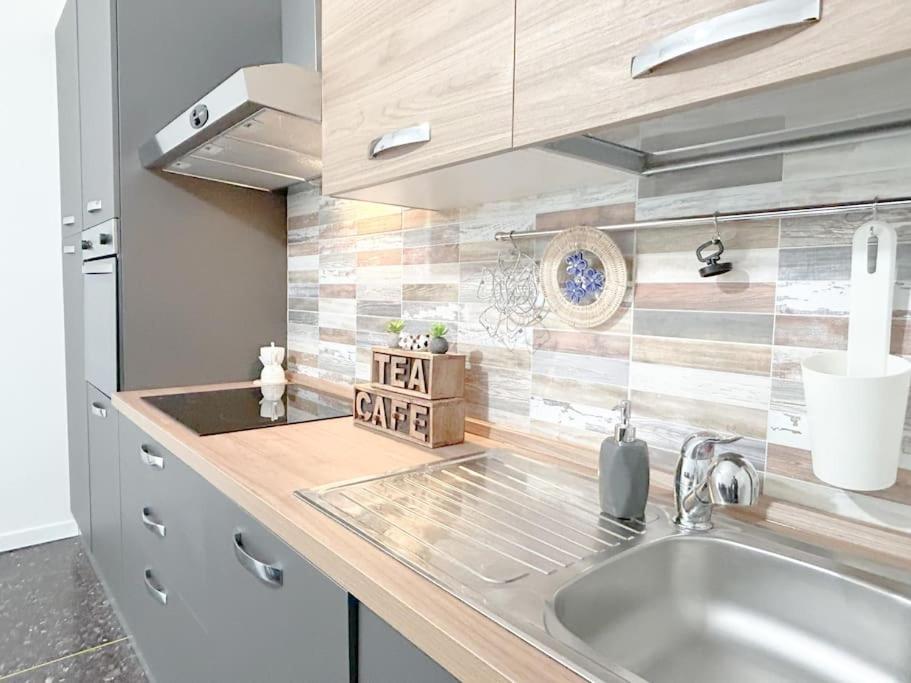 Free Parking - Elegante Casa Con Wifi -Smarttv Apartment Savona Exterior photo